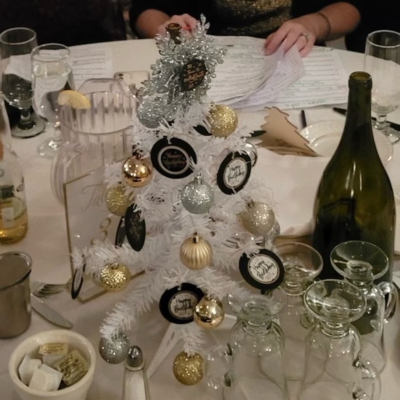 7 Christmas tree centerpieces